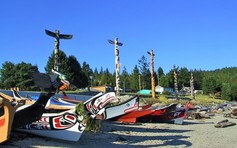 Shishalh%20canoes totems 1024x641